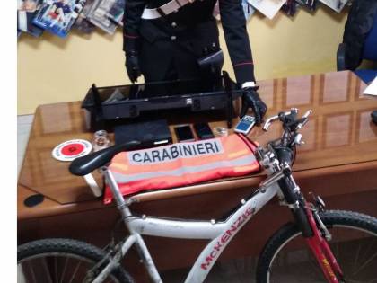 Saccheggiava il centro d'accoglienza, arrestato un 18enne