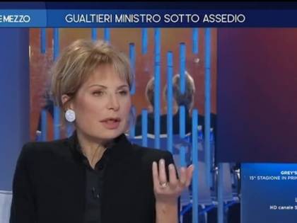 Gruber a Gualtieri: "Chi è più str..., carogna: Renzi o Di Maio?"