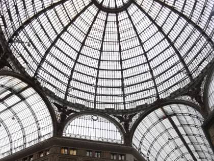 Napoli, insidie e incuria nella Galleria Umberto I