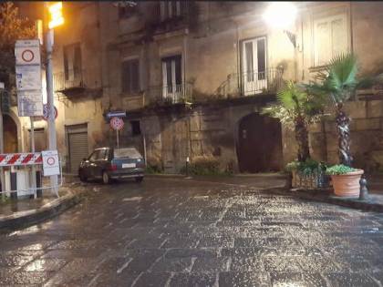 Le immagini della rapina alla banca Unicredit di Aversa
