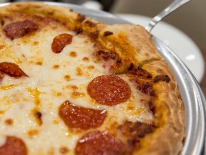 "Vorrei una pizza ai peperoni...". E si salva grazie alla frase in codice