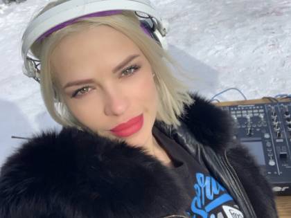 Dal cinema hard alla musica: le attrici a luci rosse in consolle