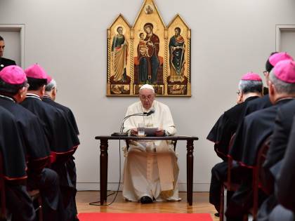 L'appello di Papa Francesco: "Immorale uso e possesso dell'arma atomica"