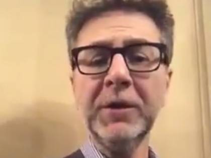 Fazio canta "Alla Fiera dell'Est". E spuntano sardine, gatti e cani