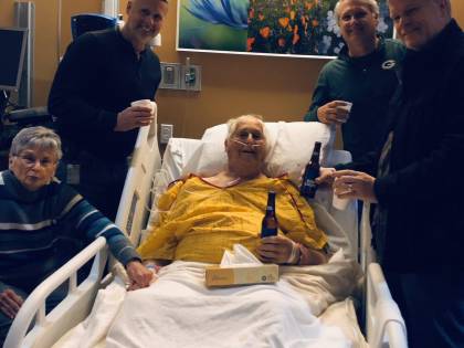 L'ultimo desiderio di nonno Norbert: "Datemi una birra prima di morire"