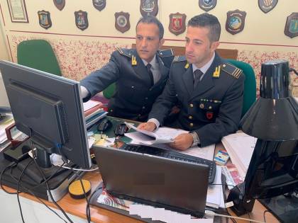 Rubavano i dati personali per stipulare contratti, denunciati due truffatori