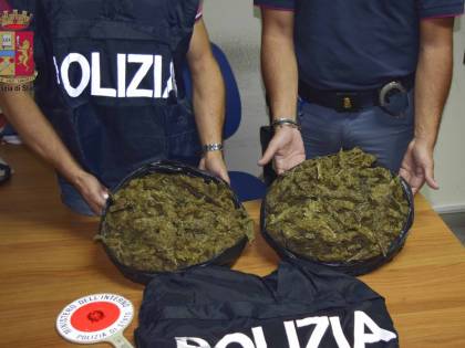 Più di un kg di droga nello zaino: arrestato nigeriano a Firenze