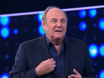 Gerry Scotti: "Ginnastica in casa e dieta, esco solo per Striscia"