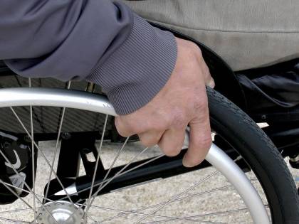 Niente raccomandata e l'Inps chiede i soldi a un ragazzo disabile