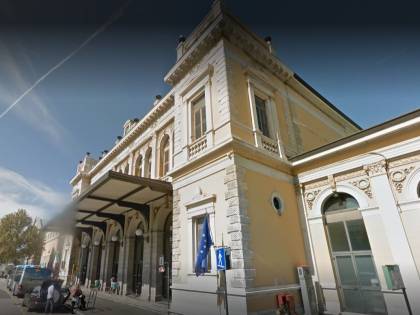 Trieste, pistola su treno, botte a soccorritori e agenti: preso serbo