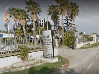 Foggia, rubano borsa ad una ragazza e la pestano: arrestate due donne