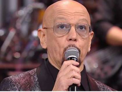 Enrico Ruggeri canta Battisti, i soliti odiatori lo insultano: "Fascista, tagliategli le corde vocali"