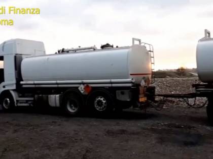Carburante di contrabbando a prezzi stracciati: 16 arresti