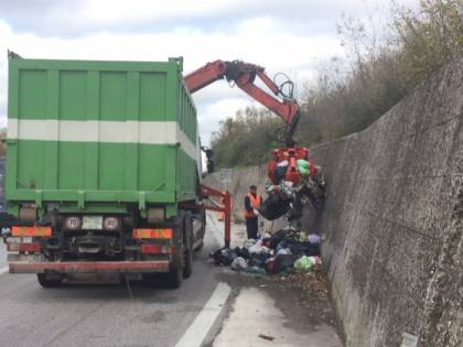 Rifiuti sversati sulle piazzole di sosta, interventi a Benevento