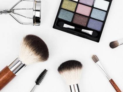 Allarme batteri nei prodotti per il make up