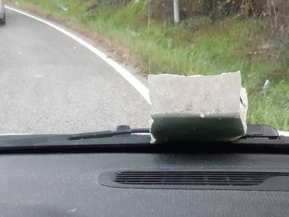 Calcinacci dal cavalcavia, tragedia sfiorata a Siena