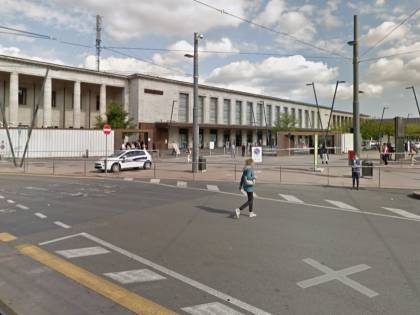 Molestata da straniero che si cala pantaloni, l'incubo di una 18enne