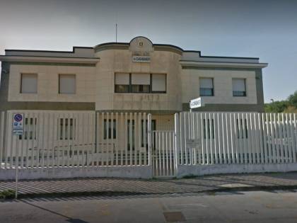 Villorba, ladro sfonda vetro auto e picchia bimbo per rubare borsa