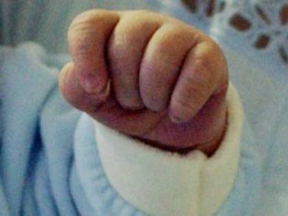 Latte nei polmoni, un neonato ha tre infarti ma riesce a sopravvivere