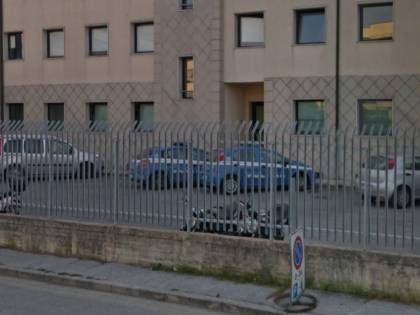 Senegalese non accetta la fine della relazione e pesta a sangue la ex