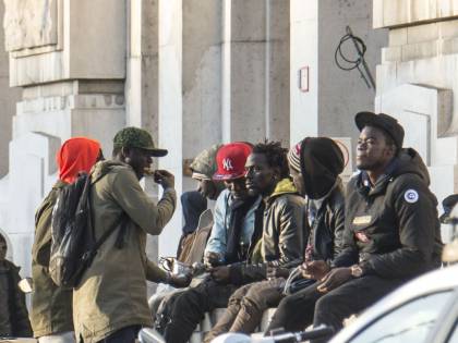 Tensione al centro migranti: aggredisce alcuni poliziotti, arrestato nigeriano