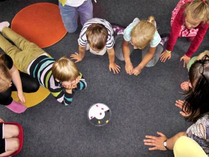 Escluso dalla recita perché disabile: il piccolo cambierà scuola