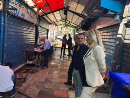 Messina, risultavano in servizio, ma erano al mercato a vendere la frutta