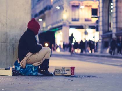 Senzatetto denunciati a Termini, la Caritas: "Paghiamo noi la multa"