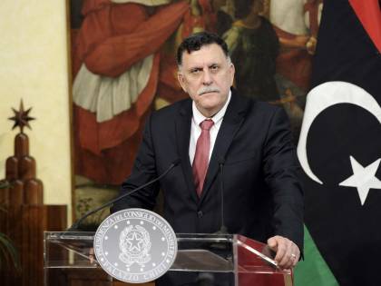 Libia, Conte ora corre ai ripari: "Domani Sarraj arriverà in Italia"