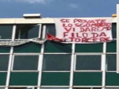 Le case popolari agli abusivi: il documento che inchioda Pd e 5S