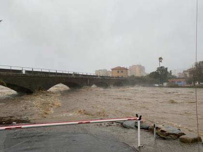 Allerta rossa in Liguria, esonda il fiume Armea a Sanremo