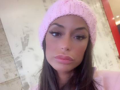 Raffaella Fico offesa per un selfie: "Sembri una carpa"