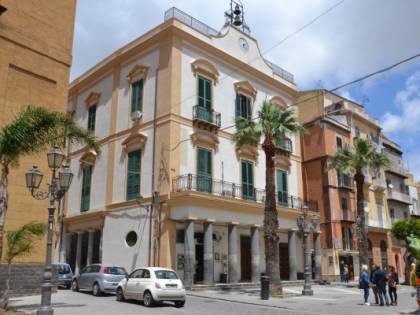 Un bambino "discriminato" dal comune 5 Stelle per la sua disabilità