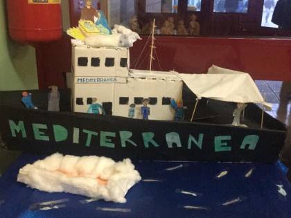 A scuola adesso nel presepe ci va pure la nave Mediterranea