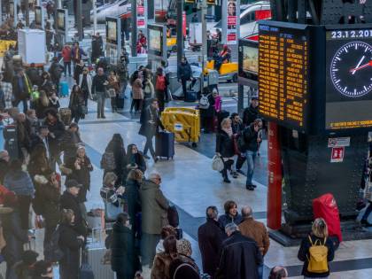 Guasti elettrici a Porta Garibaldi: linee bloccate e treni in tilt