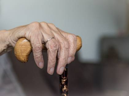 Va a vivere dalla madre malata per assisterla: condannato per violazione dei doveri coniugali