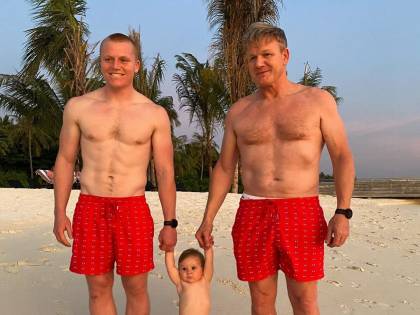 Bicipiti e figli, così Gordon Ramsay si gode le feste
