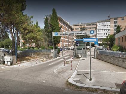 Nigeriano non vuole aspettare il turno: semina il panico al pronto soccorso