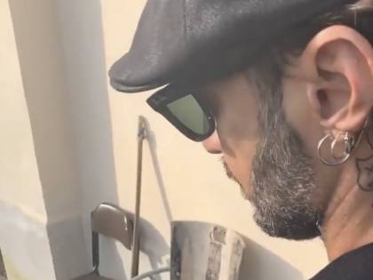 Fabrizio Corona cambia look e torna sui social
