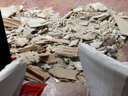 Bari, crolla il controsoffitto durante il veglione: quattro i feriti