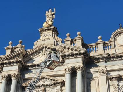 Mille rose per omaggiare la Madonna di Pompei