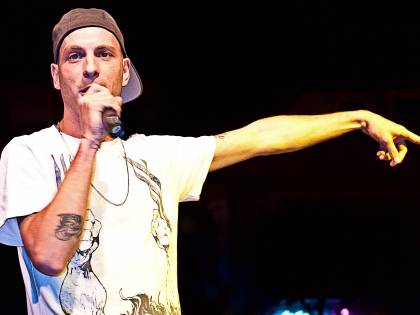 "In nome della canna". E il rapper Clementino finisce indagato