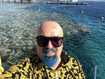 Insulti e minacce omofobe a Giovanni Ciacci, il conduttore: “Sono stufo”
