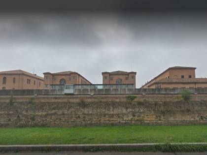 Forlì, detenuto nigeriano tenta di strangolare un agente