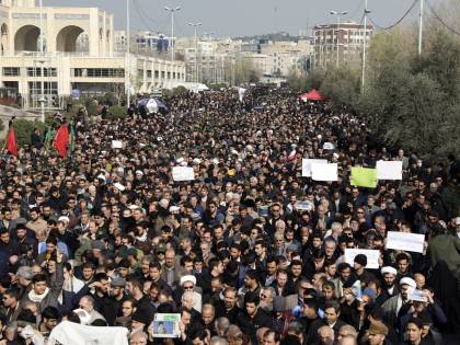 Iran, centinaia di migliaia di persone in piazza: “Vendetta”