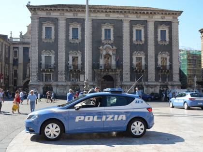 Fratellini di 9 e 10 anni gestivano un bar abusivo: indagato il padre