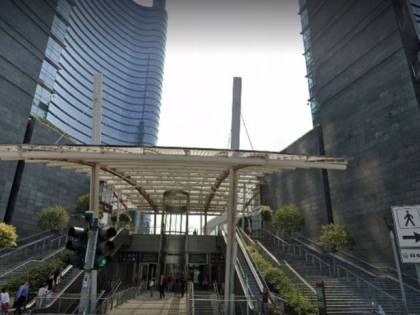 ''Stai zitta o ti ammazzo''. Così l'egiziano ha stuprato una 34enne in Gae Aulenti