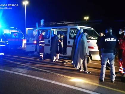 Lecce, migranti soccorsi dalla croce rossa