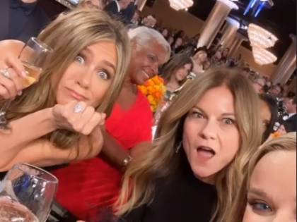 Come Jennifer Aniston e Reese Witherspoon hanno "scroccato" da bere a Jay-Z e Beyonce ai Golden Globe