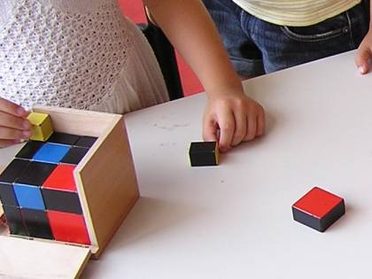 Bimbo autistico escluso dalla recita di Natale: non è tornato a scuola dopo le feste
